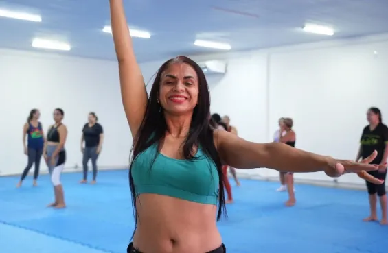 AUTOESTIMA ELEVADA - Aulas gratuitas de Dança do Ventre na Vila Olímpica Chiquilito Erse reúnem participantes de todas as idades