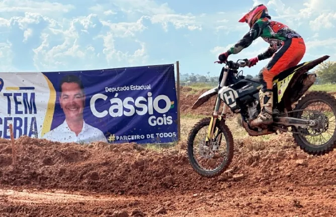 COMEÇOU HOJE, TERMINA AMANHÃ - Alta Floresta recebe 3ª Etapa do Regional Sul de Motocross com apoio do deputado Cássio Gois